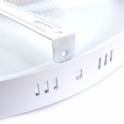 Plafón Downlight LED superficie, Serie Slim Circular, estructura metálica en acabado blanco, iluminación LED integrada, 12W