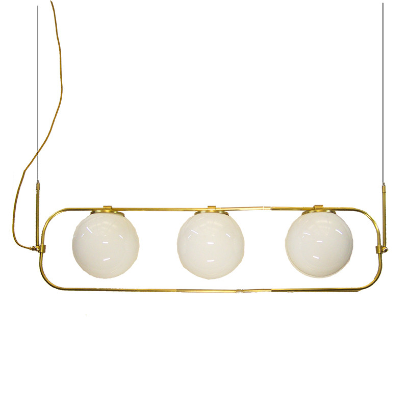 Lámpara de techo, estructura de latón en acabado satinado, 3 luces, con bolas de cristal Ø 20 cm, en acabado opal blanco.