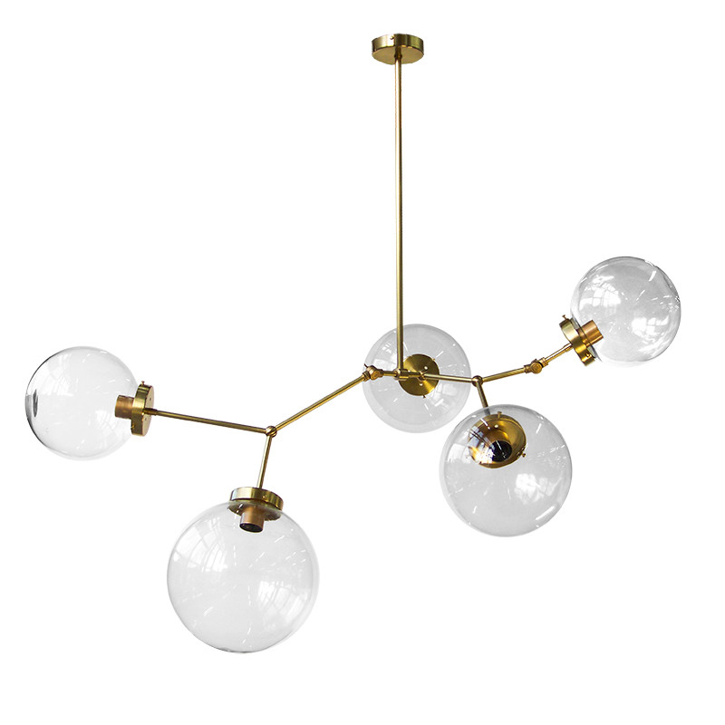 Lámpara de techo, armazón de latón en acabado satinado, 5 luces, con bolas de cristal transparentes de varias medidas.